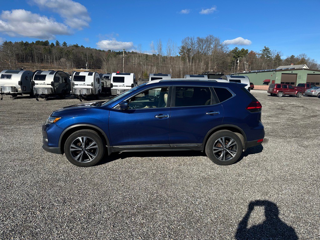 2017 Nissan Rogue Image 2