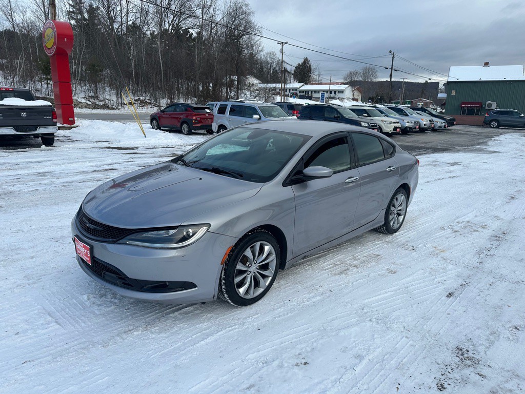 2016 Chrysler 200 Image 1