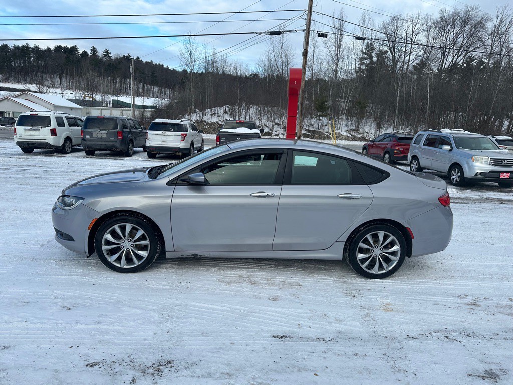 2016 Chrysler 200 Image 2