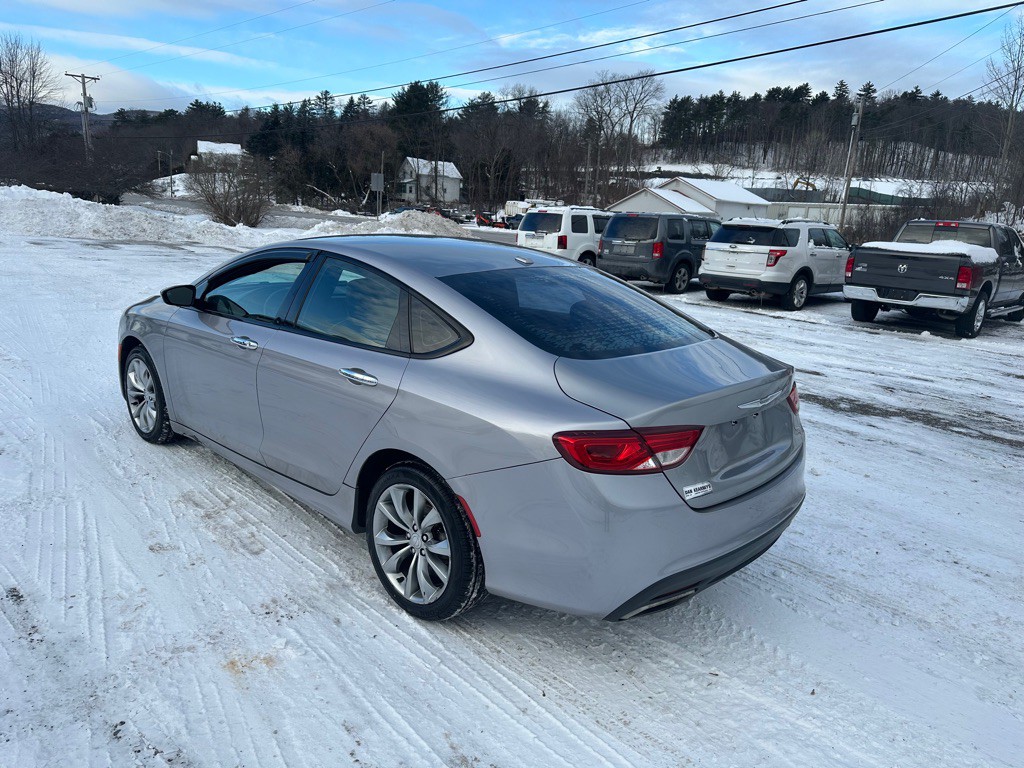 2016 Chrysler 200 Image 3