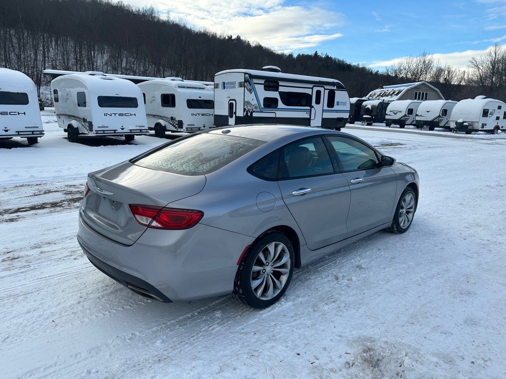 2016 Chrysler 200 Image 5
