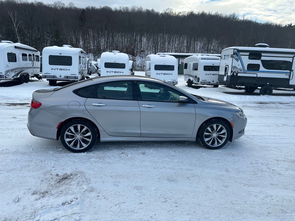 2016 Chrysler 200 Image 6