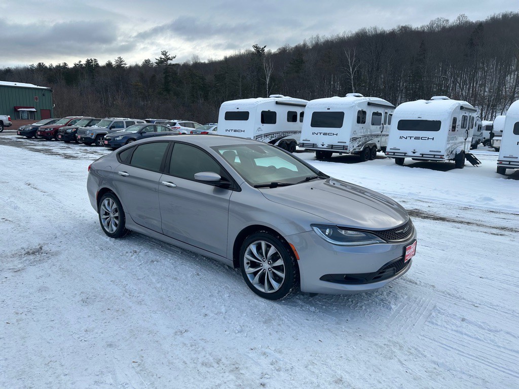 2016 Chrysler 200 Image 7