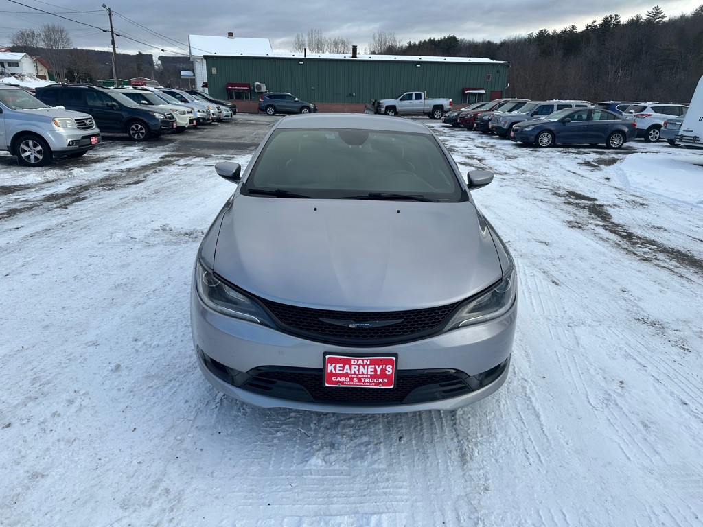 2016 Chrysler 200 Image 8