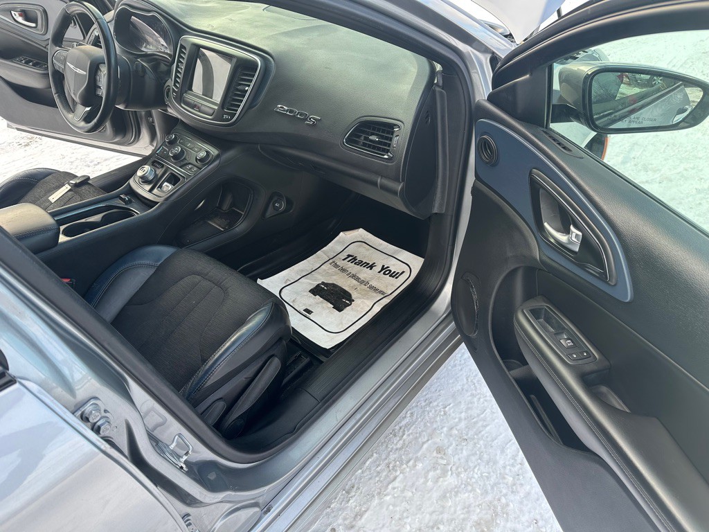 2016 Chrysler 200 Image 13