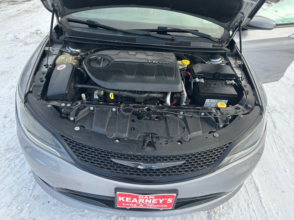 2016 Chrysler 200 Image 14