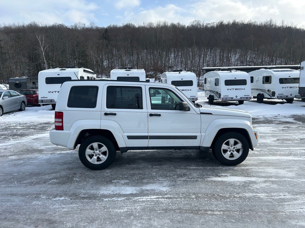 2012 Jeep Liberty Image 4