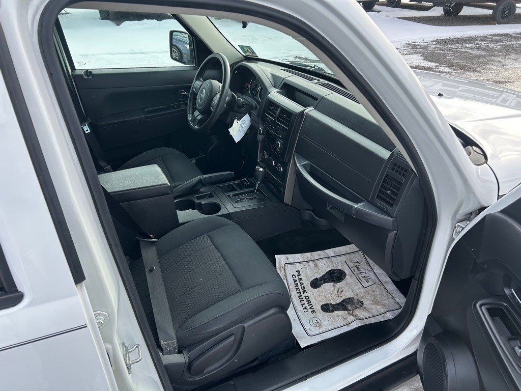 2012 Jeep Liberty Image 11