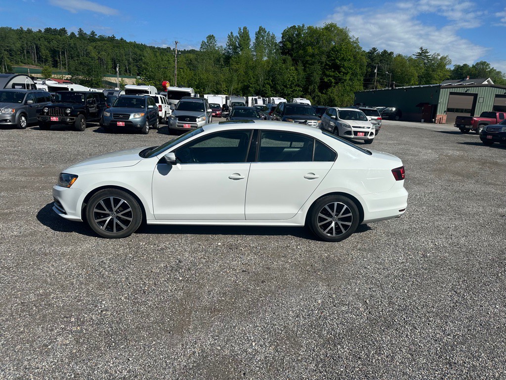 2017 Volkswagen Jetta Image 2
