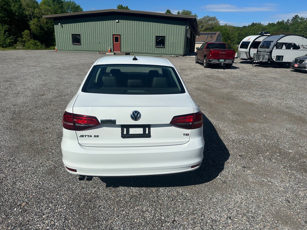 2017 Volkswagen Jetta Image 4