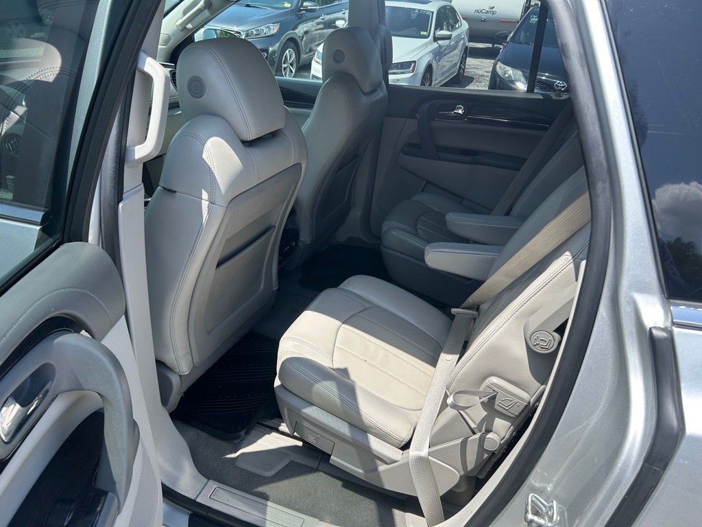 2017 Buick Enclave Image 8