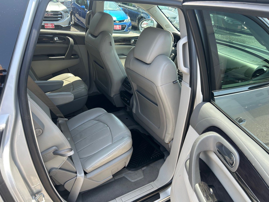 2017 Buick Enclave Image 9