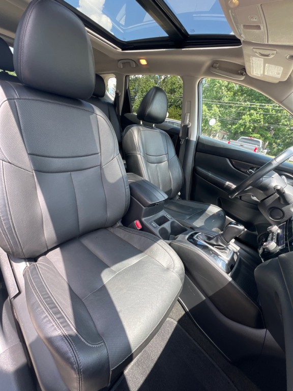 2017 Nissan Rogue Image 16