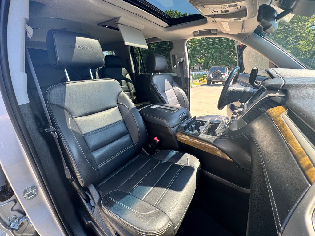2017 GMC Yukon Image 16