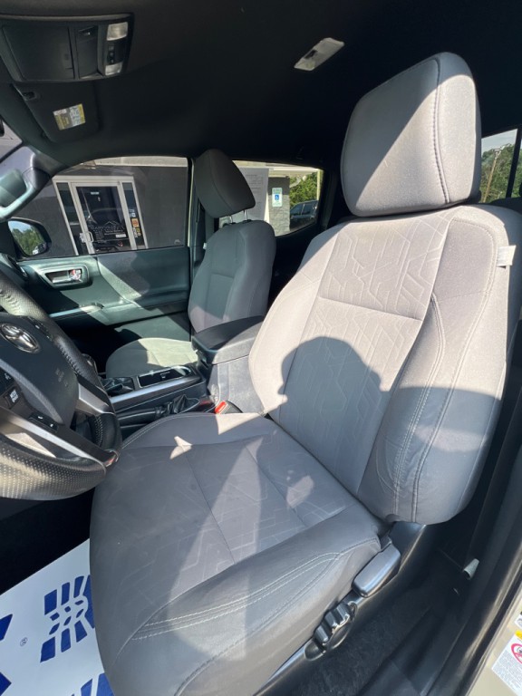 2019 Toyota Tacoma Image 9
