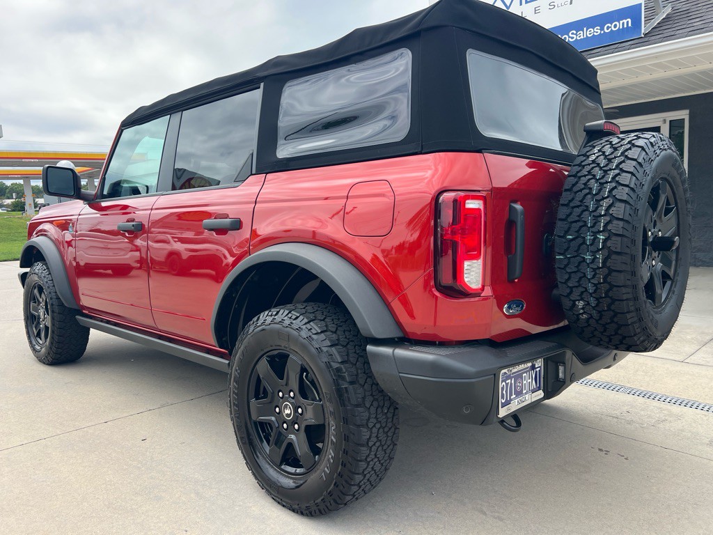 2022 Ford Bronco Image 3