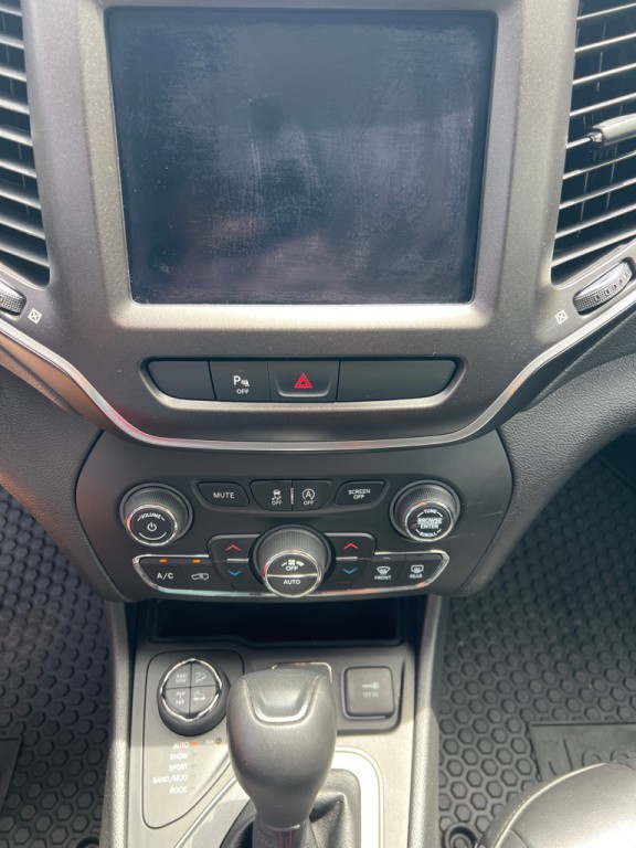2020 Jeep Cherokee Image 11