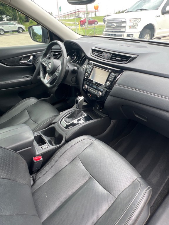 2017 Nissan Rogue Image 18