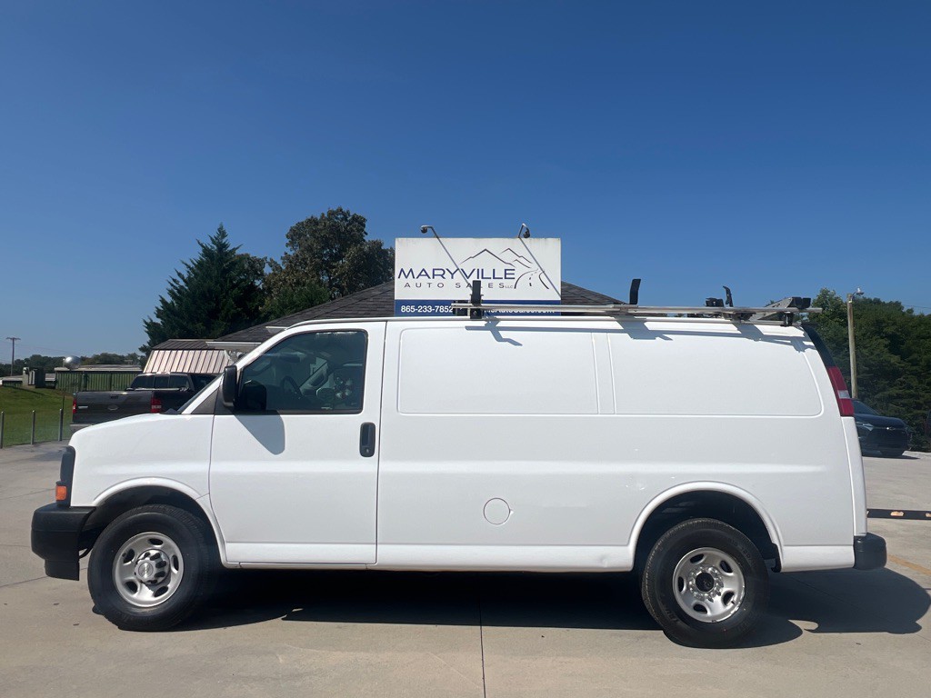 2017 Chevrolet Express Image 2