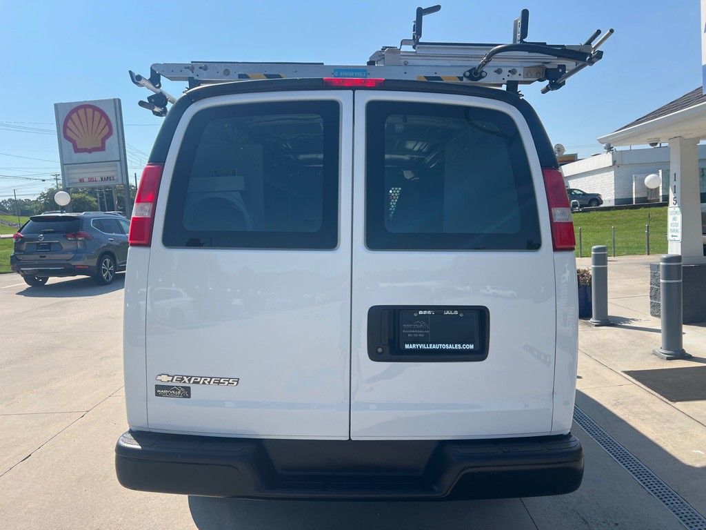 2017 Chevrolet Express Image 4