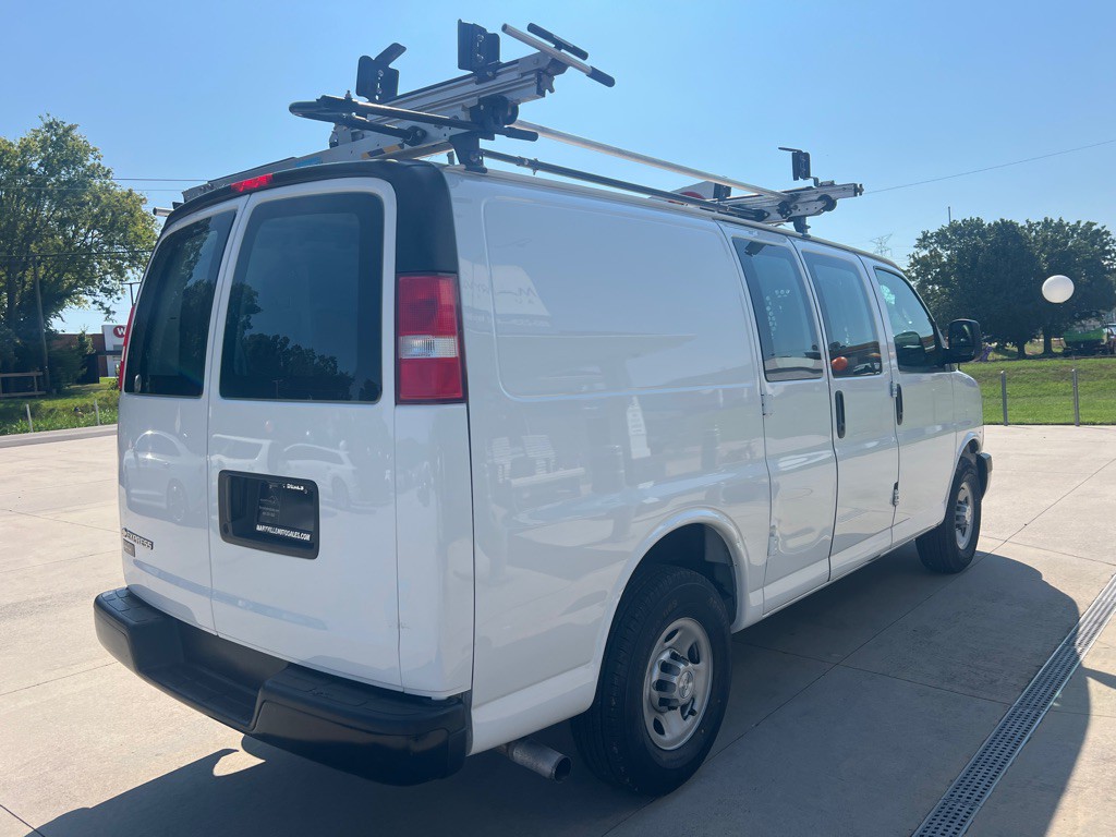 2017 Chevrolet Express Image 5