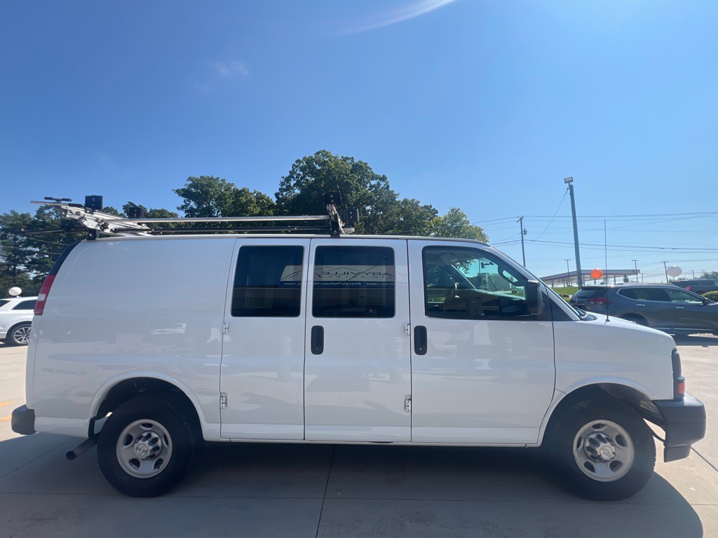 2017 Chevrolet Express Image 6