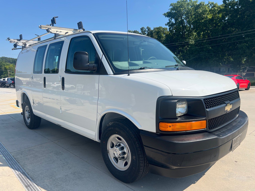 2017 Chevrolet Express Image 7