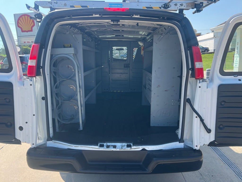 2017 Chevrolet Express Image 12