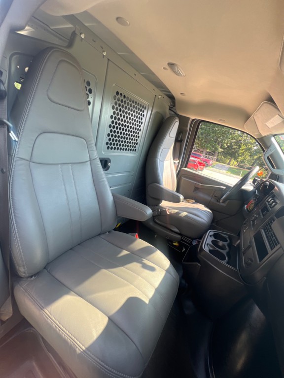 2017 Chevrolet Express Image 17
