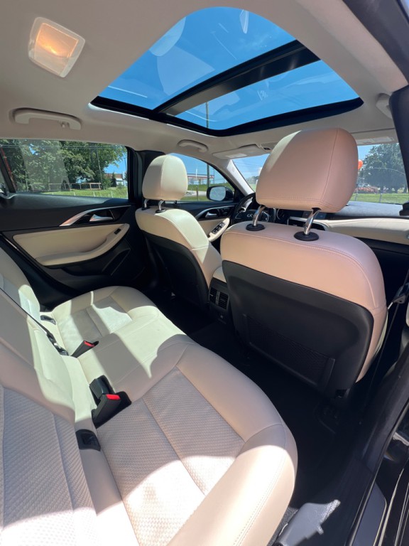 2019 INFINITI QX30 Image 16