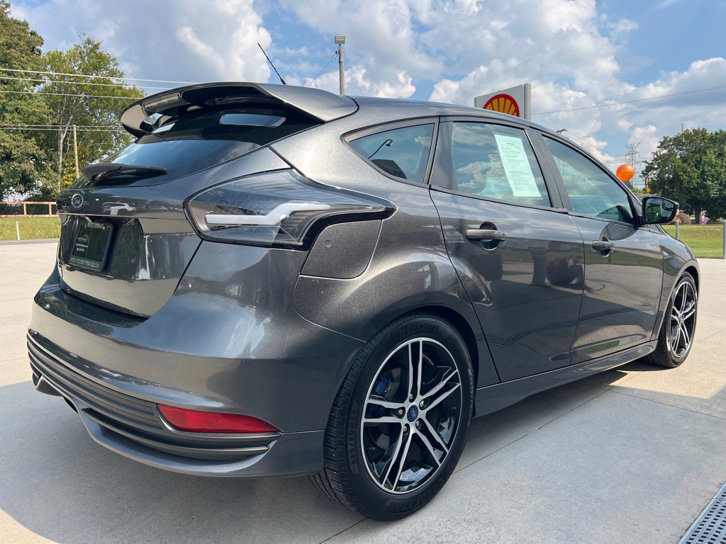 2017 Ford Focus Image 5
