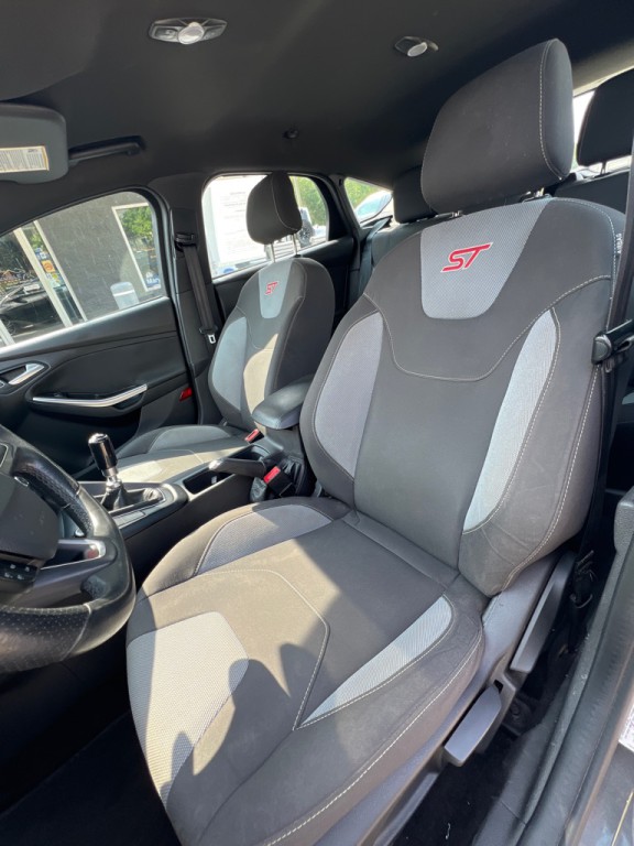 2017 Ford Focus Image 9