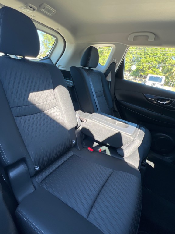 2018 Nissan Rogue Image 15