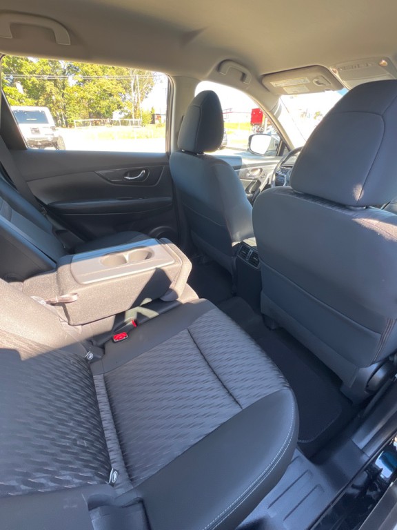 2018 Nissan Rogue Image 16