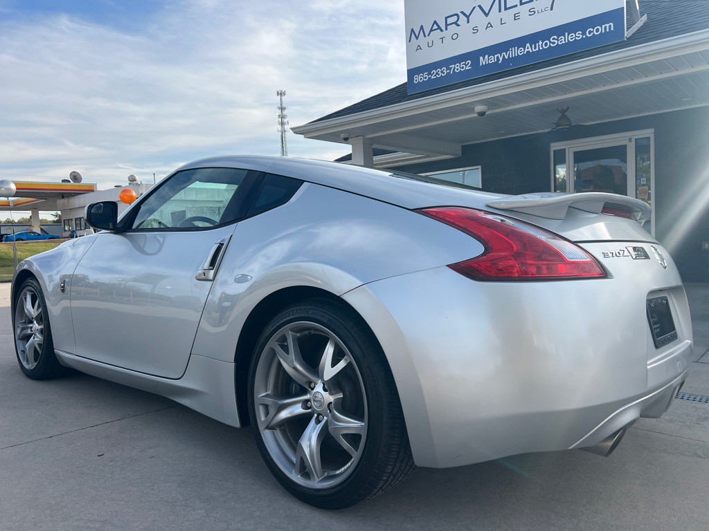 2010 Nissan 370Z Image 3