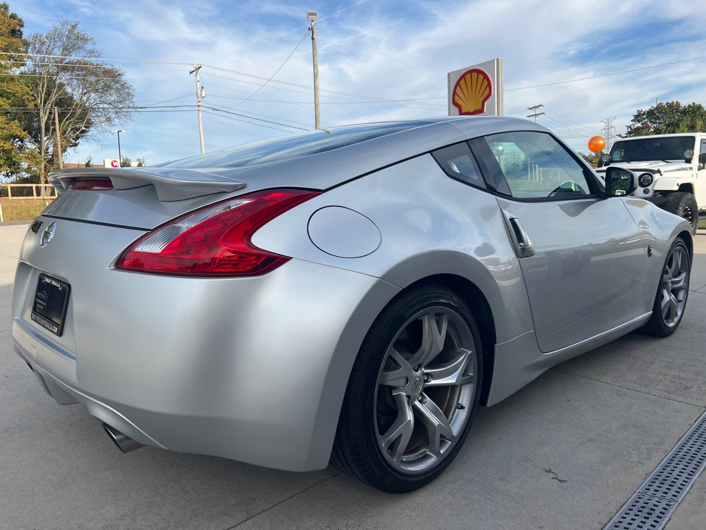 2010 Nissan 370Z Image 5