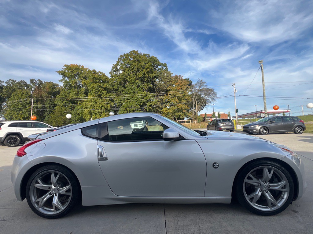 2010 Nissan 370Z Image 6