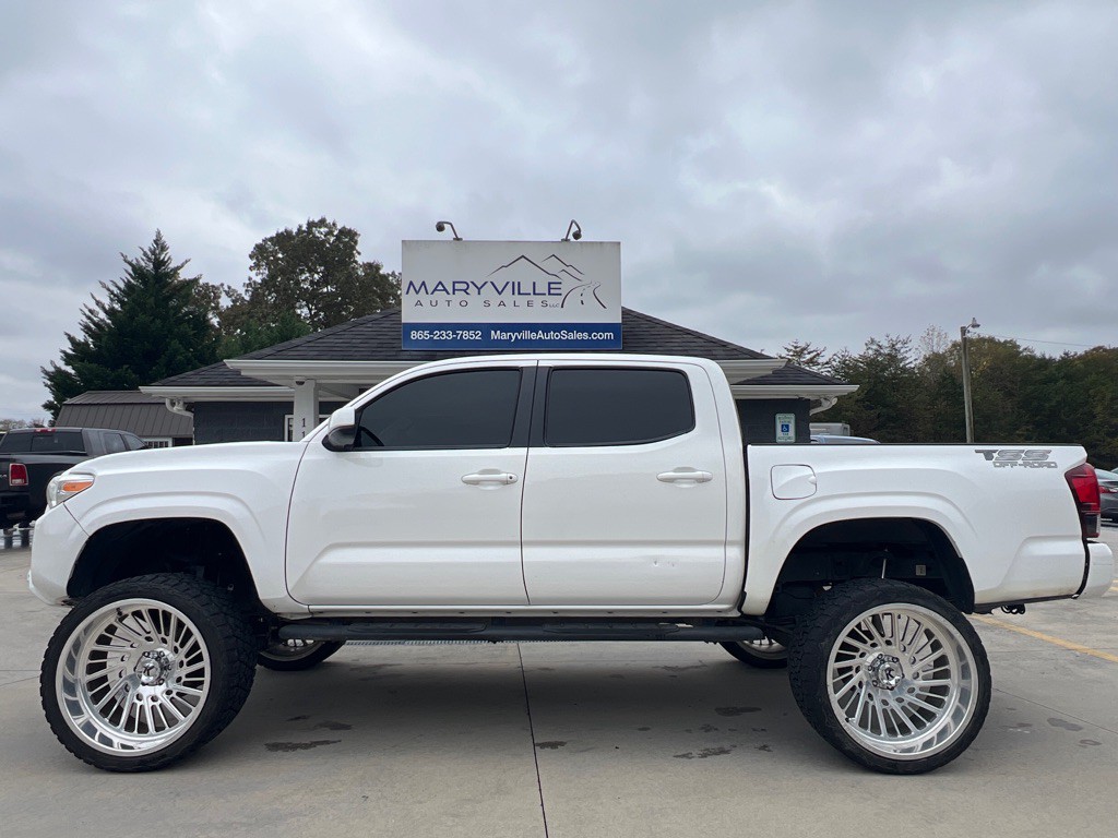 2019 Toyota Tacoma Image 2
