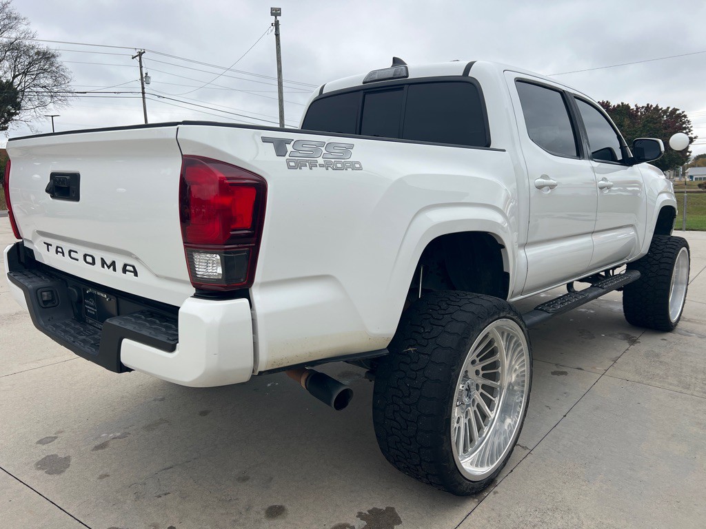 2019 Toyota Tacoma Image 5