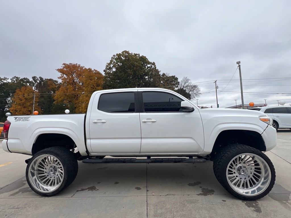 2019 Toyota Tacoma Image 6