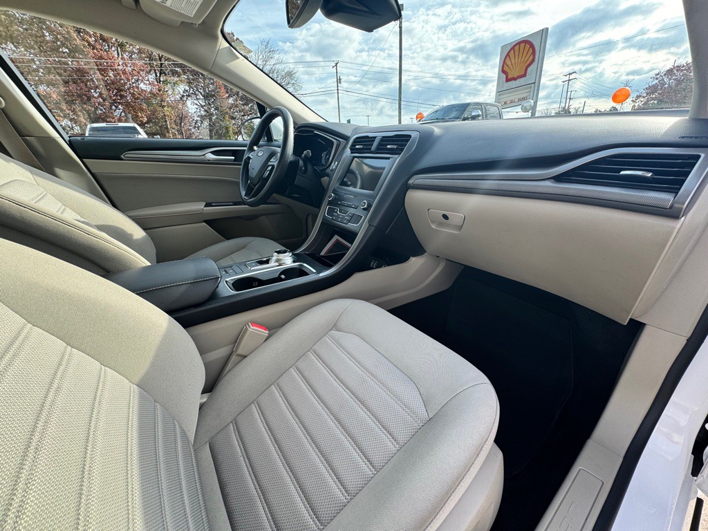 2020 Ford Fusion Image 17