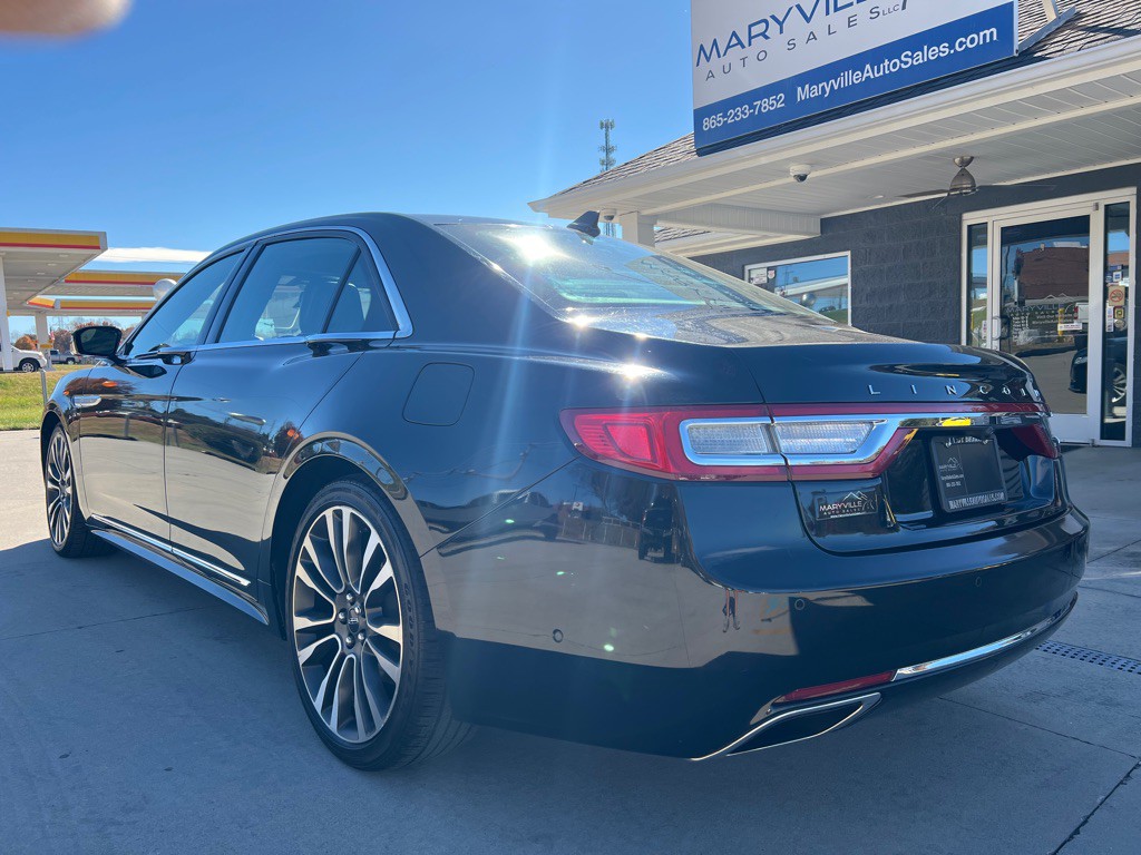 2018 Lincoln Continental Image 3