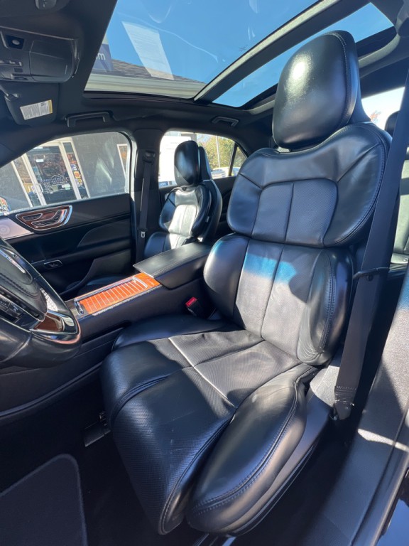 2018 Lincoln Continental Image 9