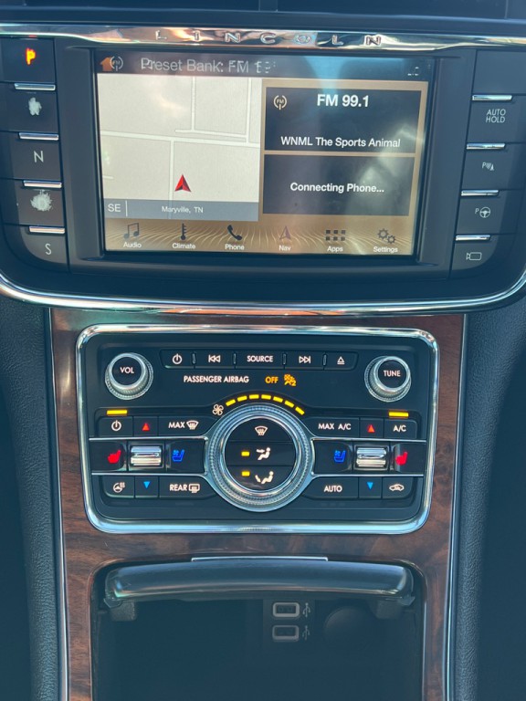 2018 Lincoln Continental Image 10