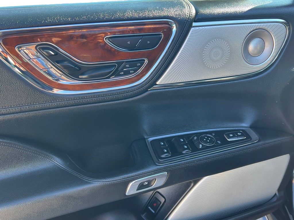 2018 Lincoln Continental Image 12