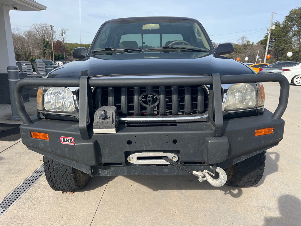 2004 Toyota Tacoma Image 8