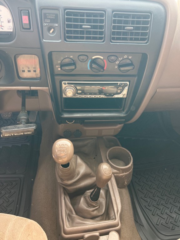 2004 Toyota Tacoma Image 11