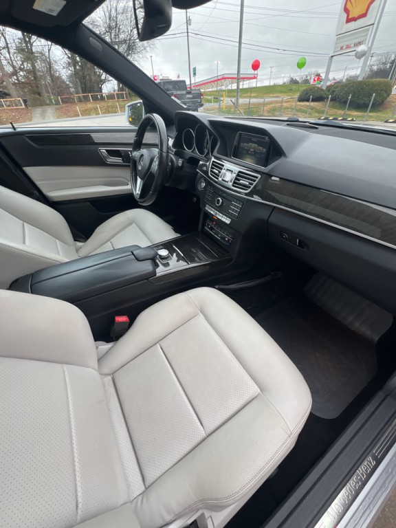 2016 Mercedes-Benz E-Class Image 16