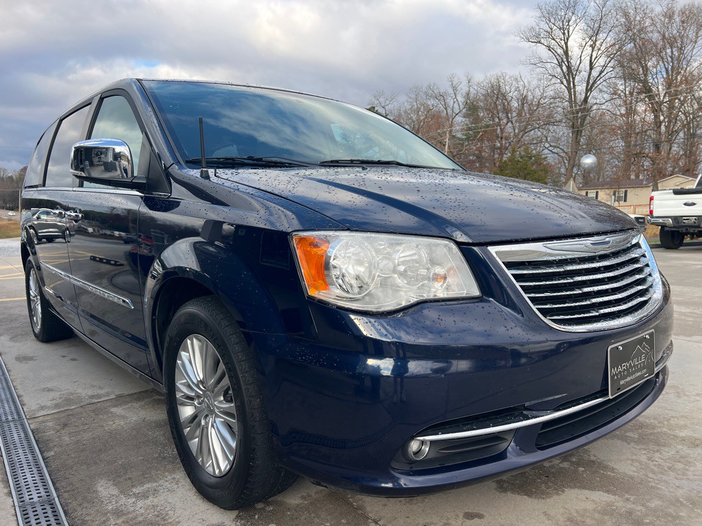 2015 Chrysler Town & Country Image 7