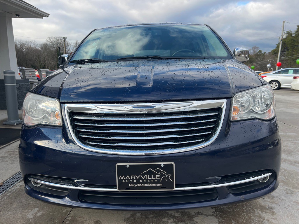 2015 Chrysler Town & Country Image 8